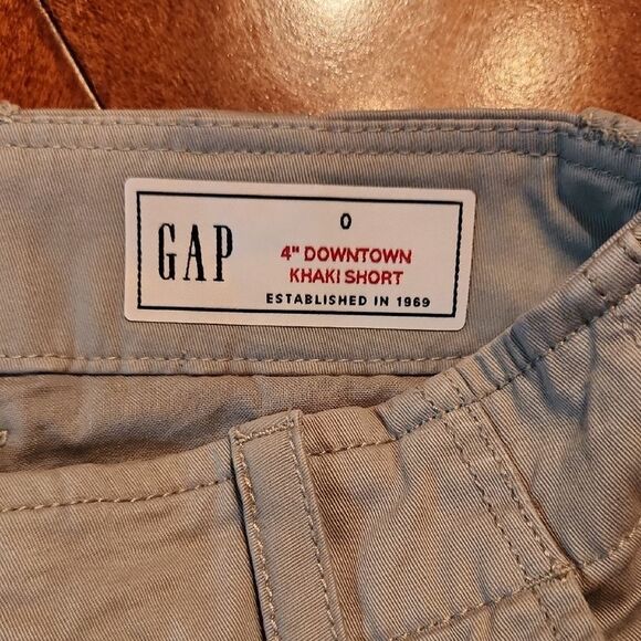 GAP Mid Rise 4" Inseam Khaki Casual Shorts, Size 0, Light Green - Picture 6 of 8